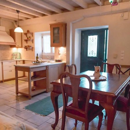 Traditional House In The Centre Of Vasiliki Extérieur photo